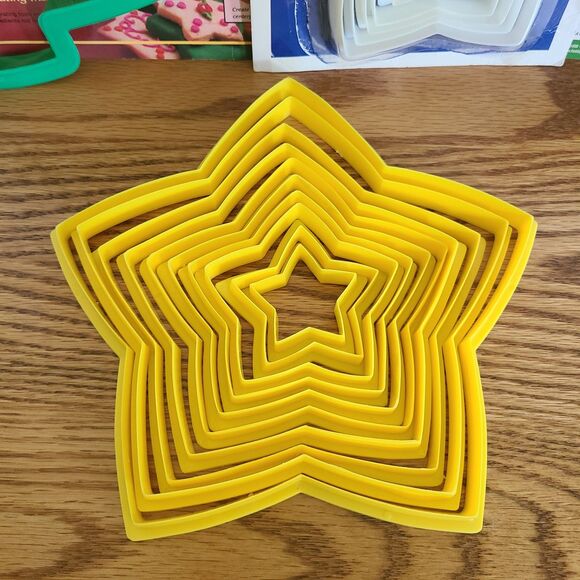 Vintage Wilton Christmas Cookie Cutter Bundle - Wilton Stars, Christmas Tree - Picture 3 of 5